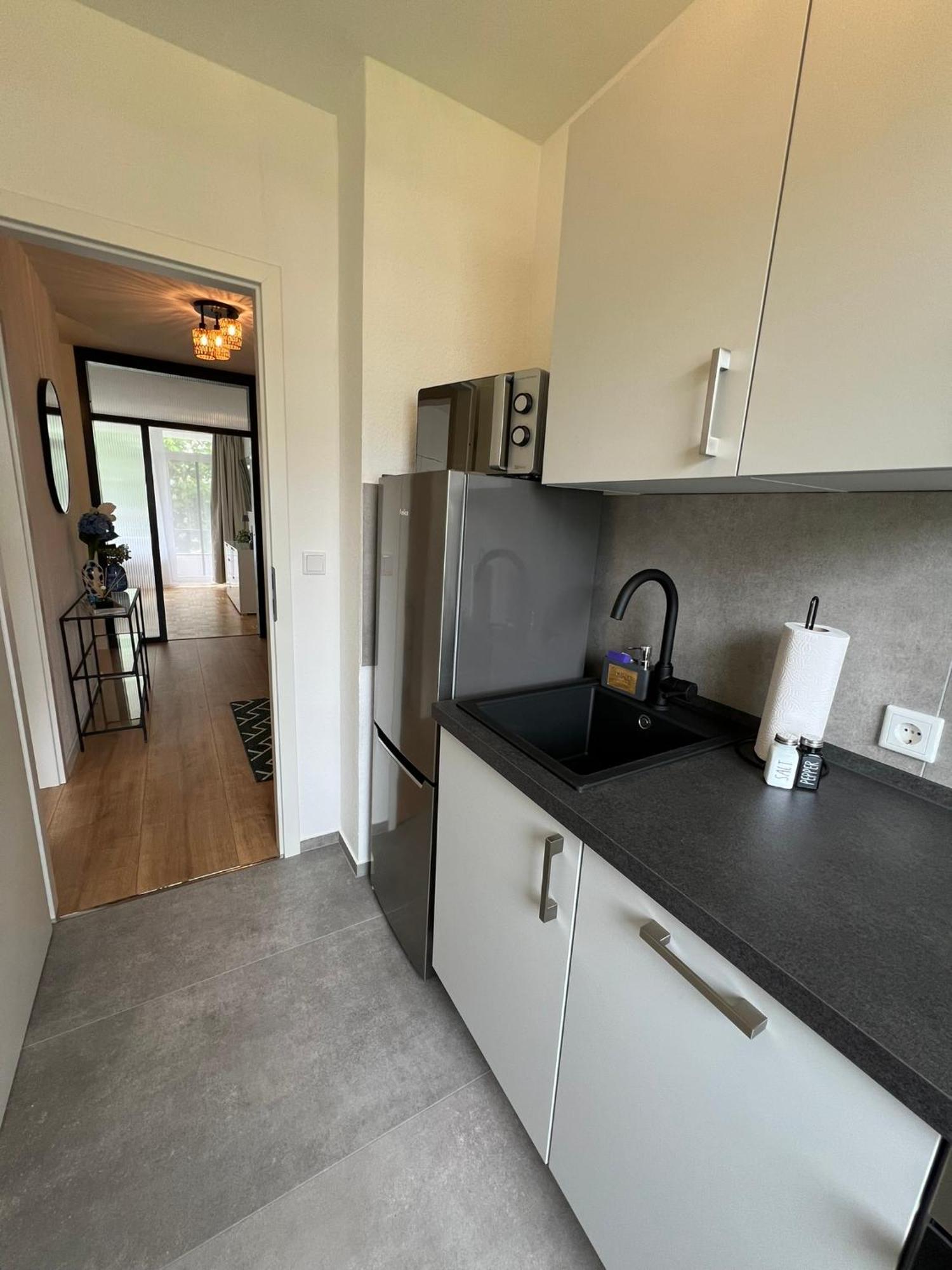 W&d Living - Kleines Italien Mit Parkplatz Und Balkon Celle