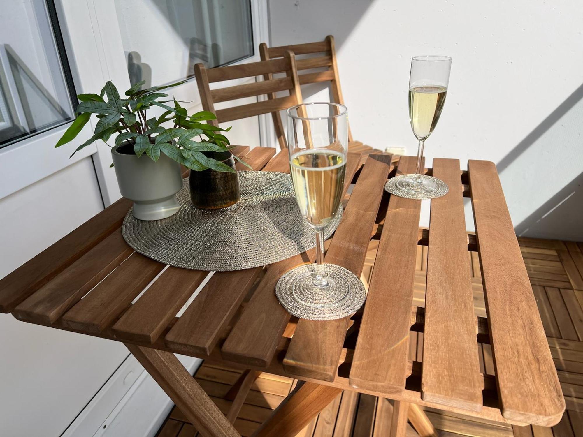 W&d Living - Kleines Italien Mit Parkplatz Und Balkon